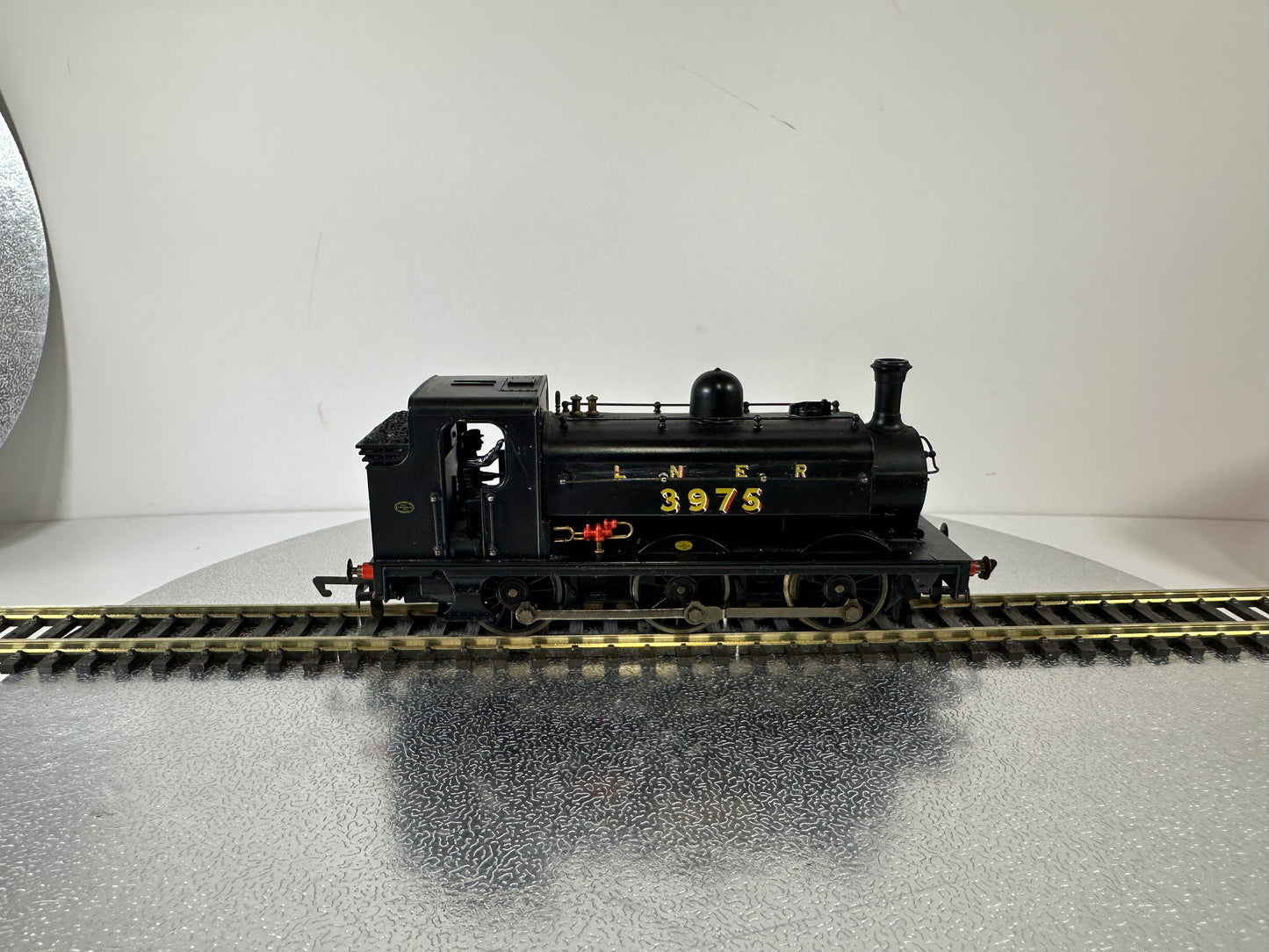 Hornby R2400 Class J52 LNER 0-6-0ST '3975' Steam Loco (OO)