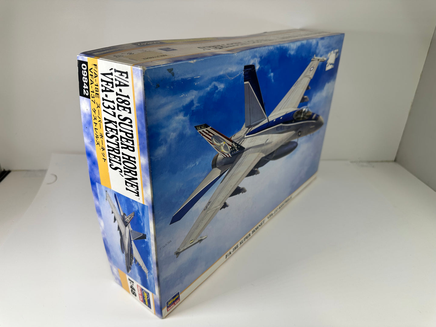 Revell 09842 F/A-18E Super Hornet 'VFA-137 Kestrels' 1:48 Scale