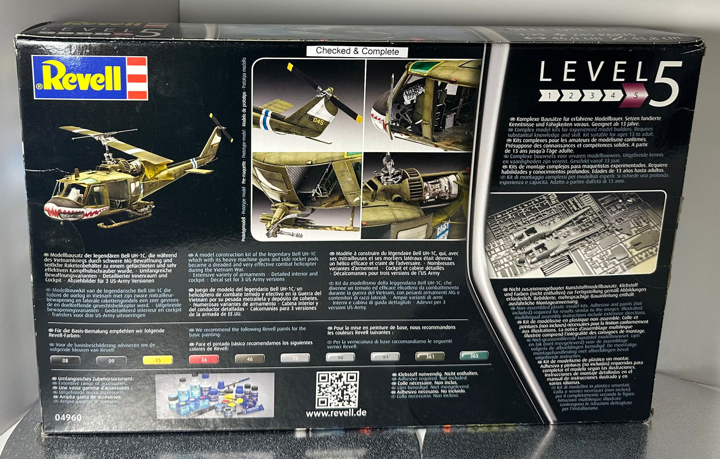SHK01 - 04960, Bell UH-1C (Helicopter) 1:35 Scale