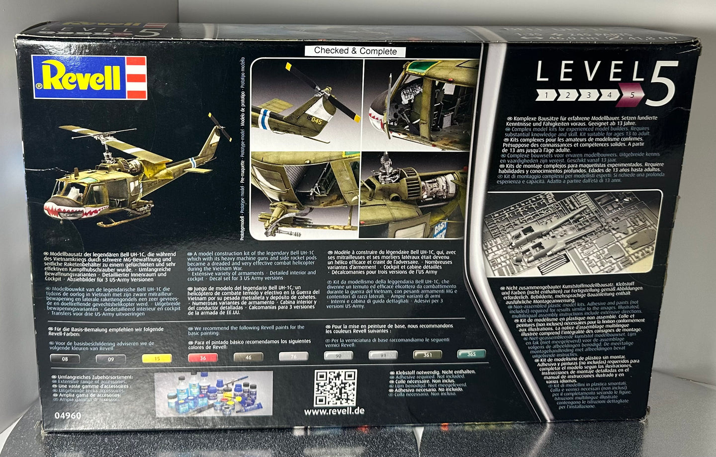 SHK01 - 04960, Bell UH-1C (Helicopter) 1:35 Scale