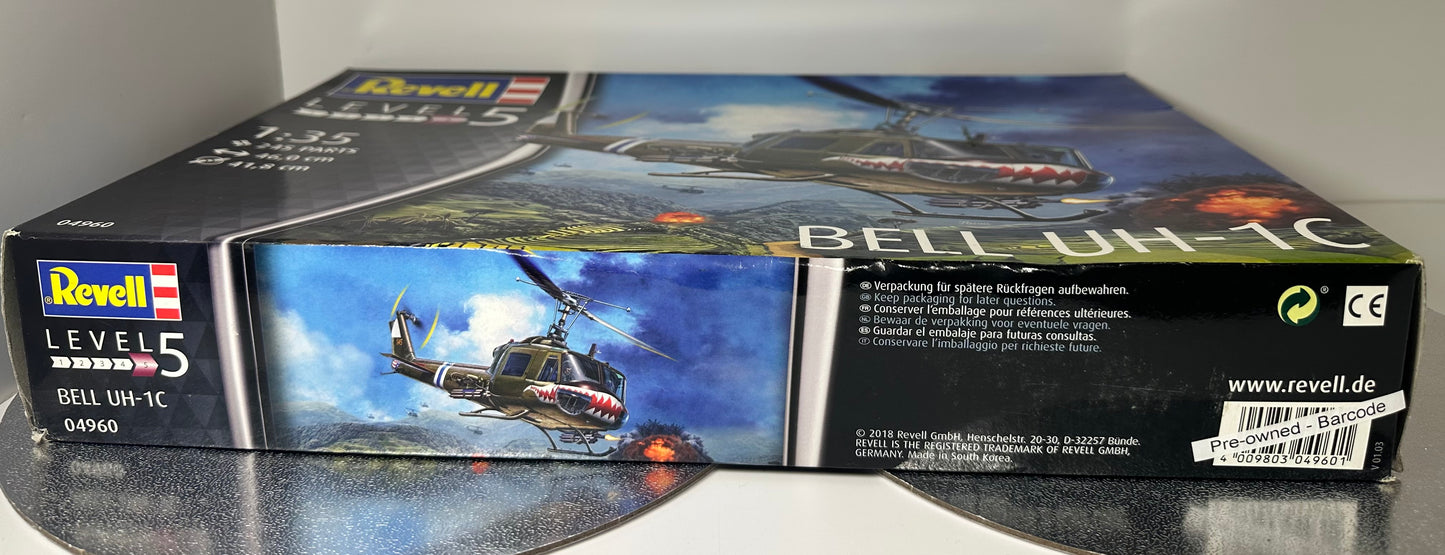 SHK01 - 04960, Bell UH-1C (Helicopter) 1:35 Scale