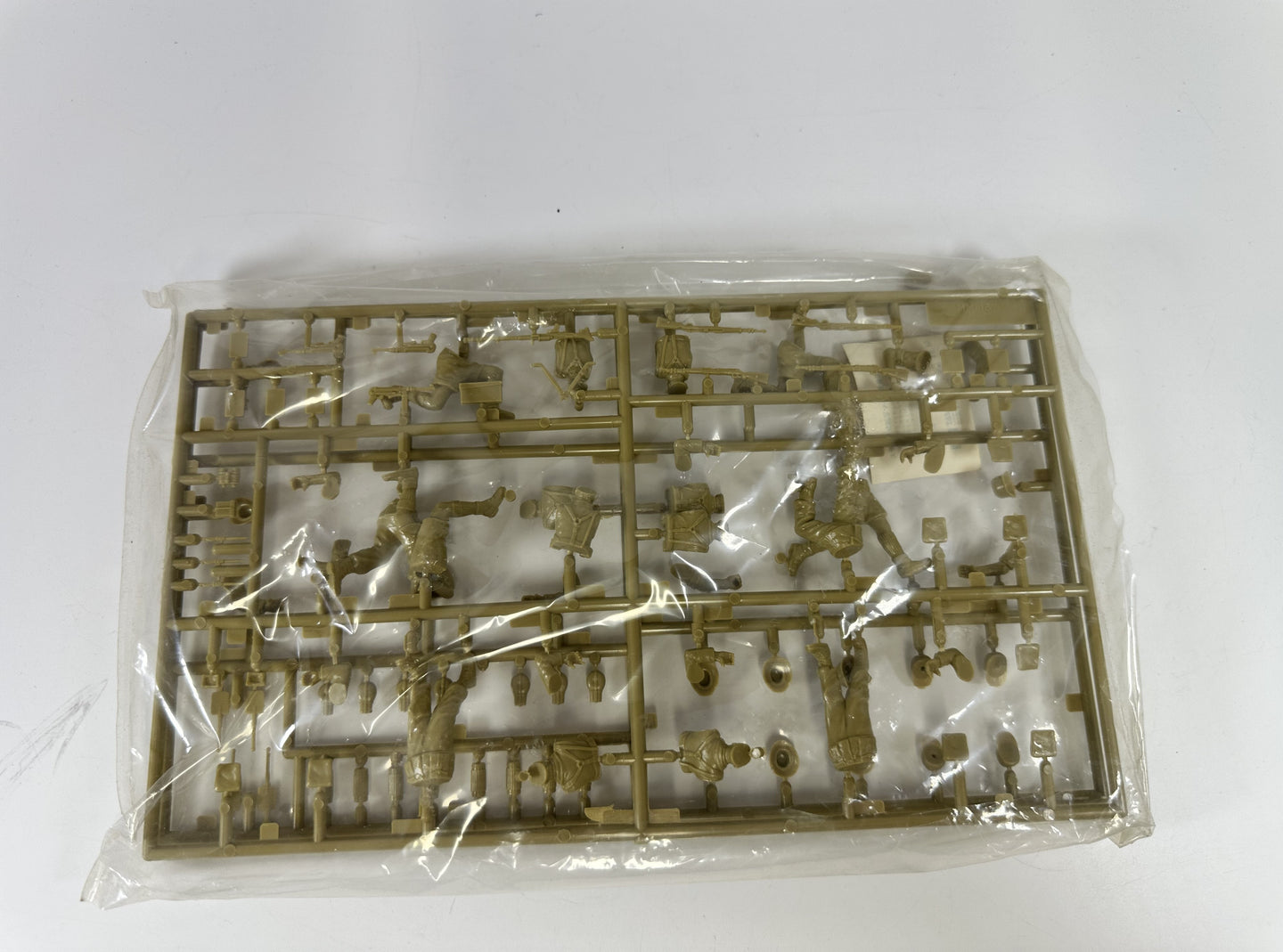 Tamiya MM137 Military Miniatures D.A.K. German Africa Corps, 1:35 Scale