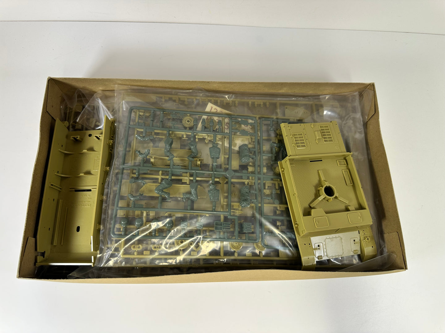 Tamiya MM201 German Flakpanzer IV Mobelwagen, 1:35 Scale