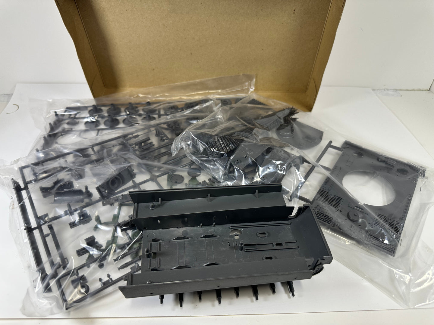 Tamiya MM156 Tiger I, 1:34 Scale
