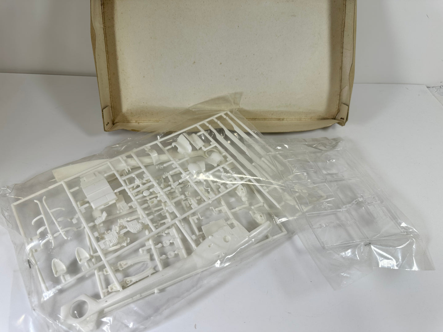 Fujimi 5A33 Aerospatiale SA-341D Gazelle, 1:48 Scale