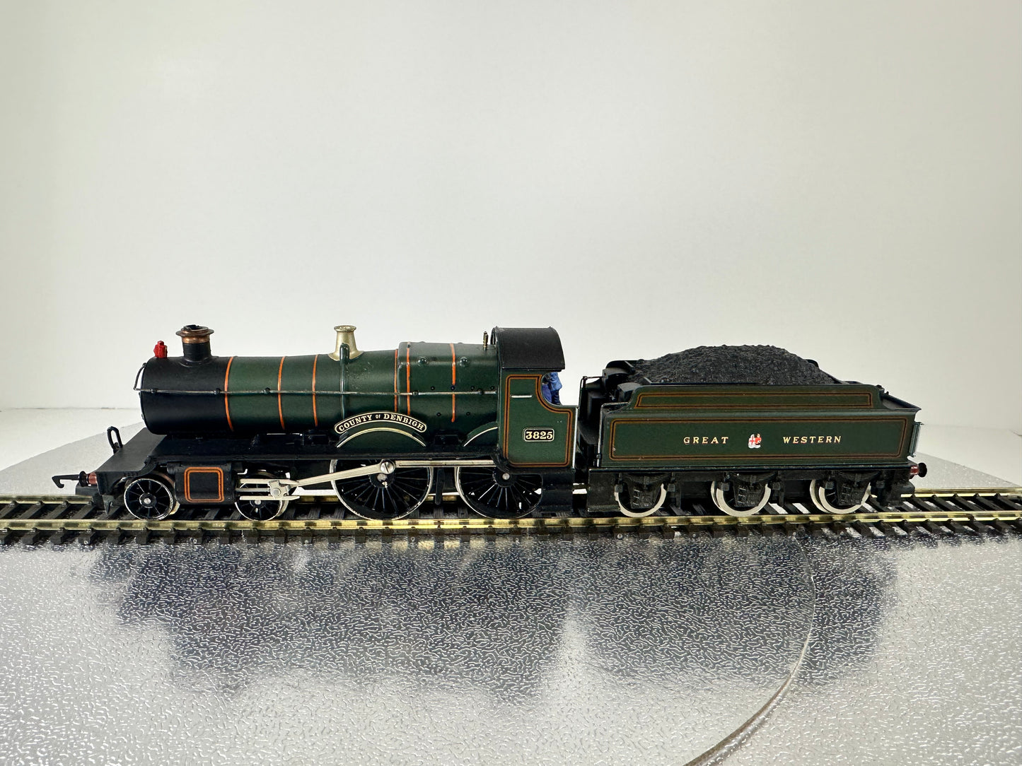 SHL2039 - Hornby - County Class 'Denbigh' (Steam) (OO)