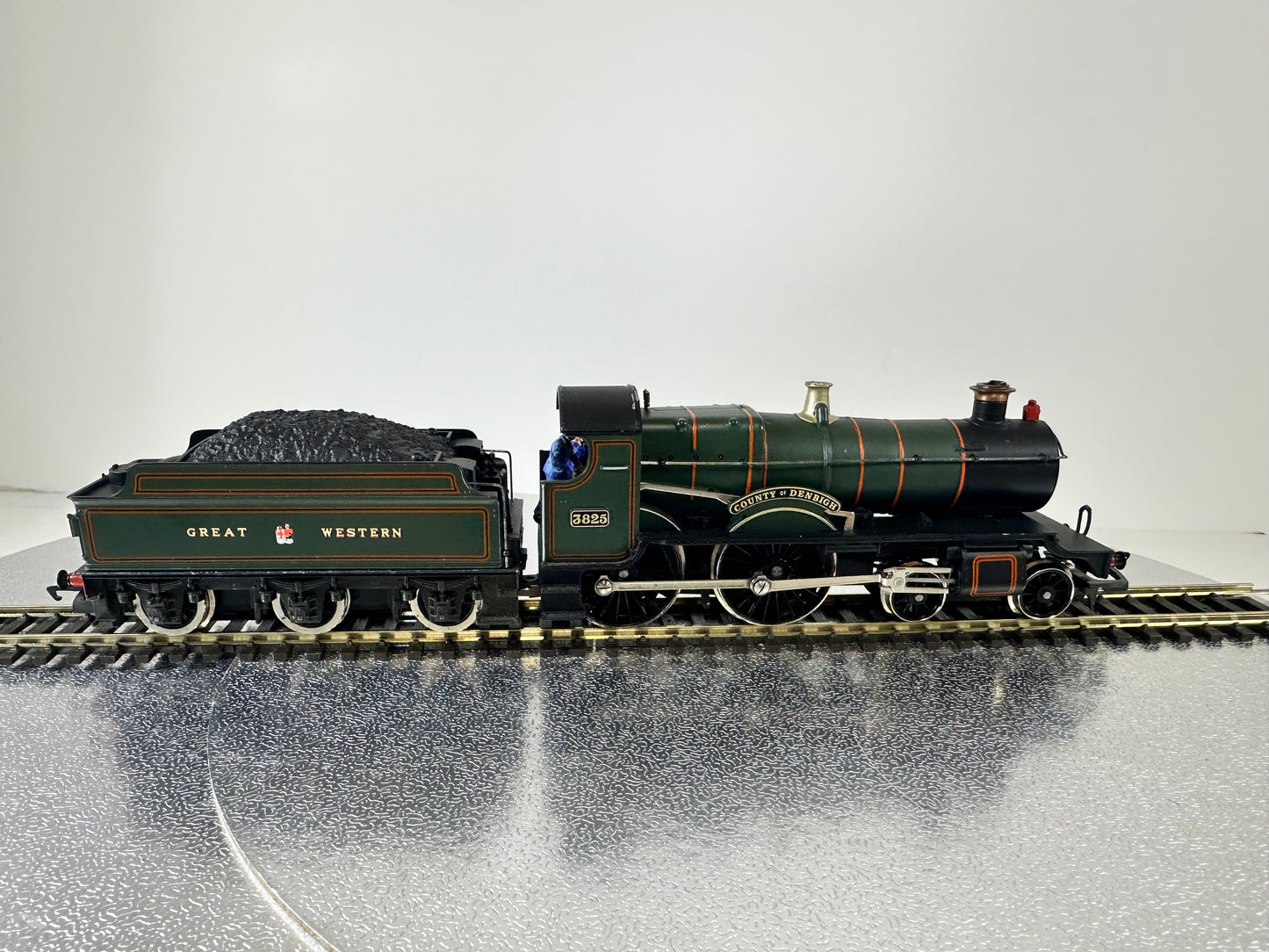 SHL2039 - Hornby - County Class 'Denbigh' (Steam) (OO)
