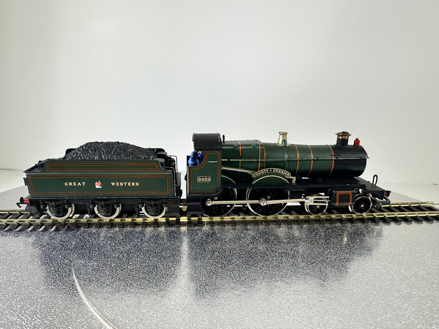 SHL2039 - Hornby - County Class 'Denbigh' (Steam) (OO)