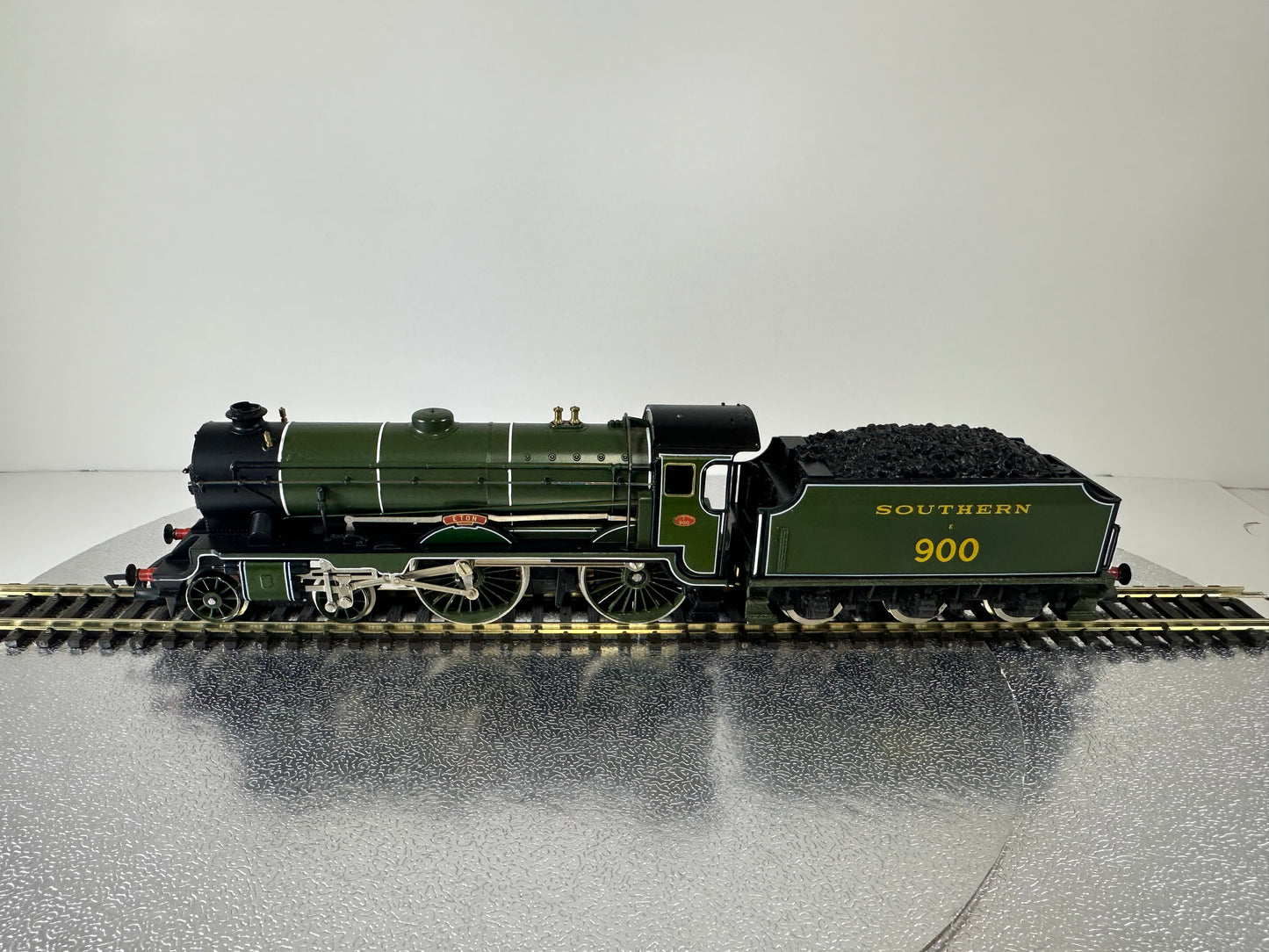 SHL2040 - Hornby - SR School Class 'Eton' (Steam) (OO)