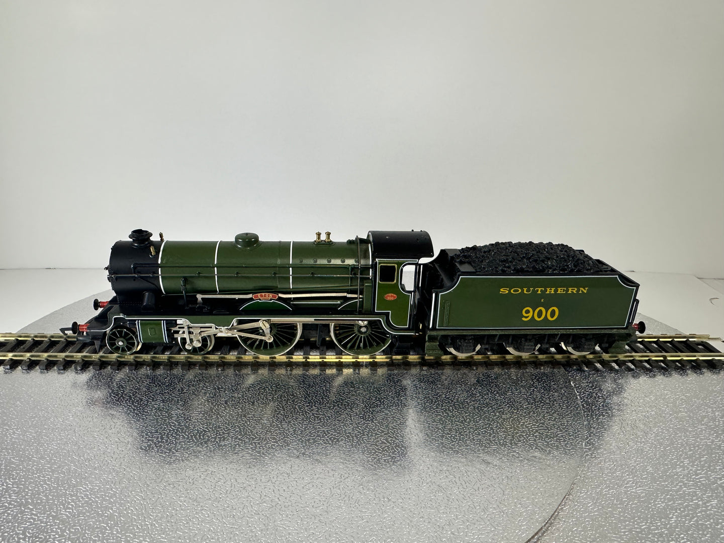 SHL2040 - Hornby - SR School Class 'Eton' (Steam) (OO)