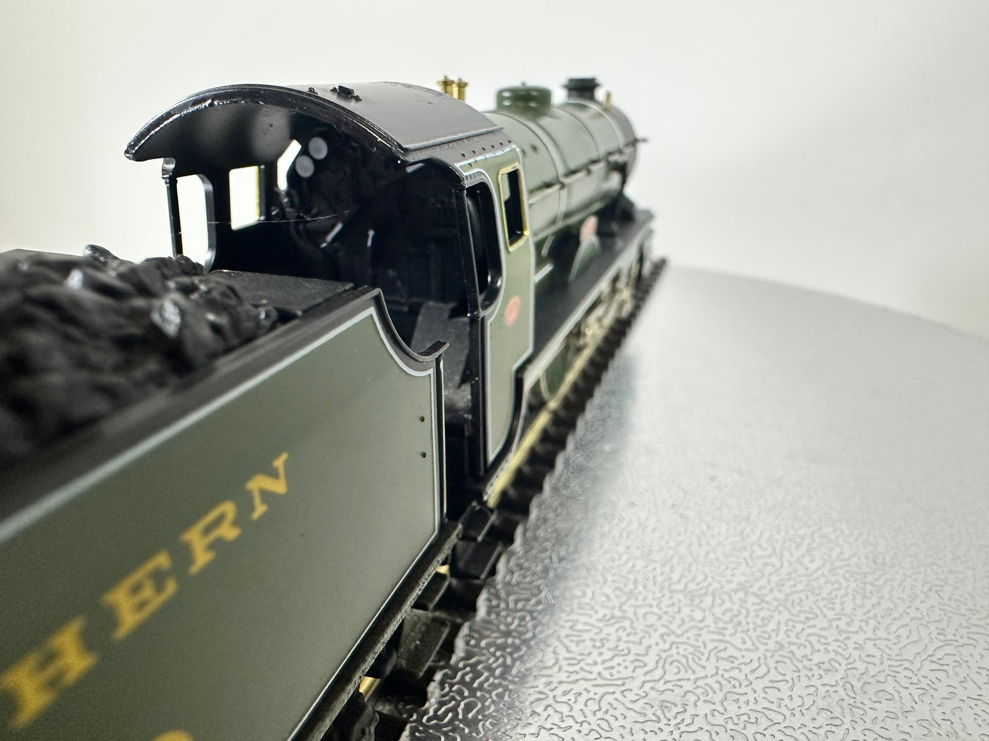 SHL2040 - Hornby - SR School Class 'Eton' (Steam) (OO)