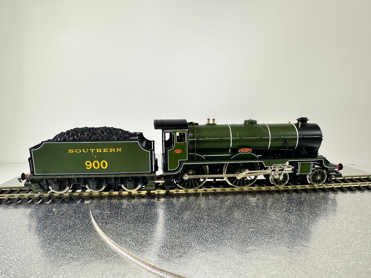 SHL2040 - Hornby - SR School Class 'Eton' (Steam) (OO)