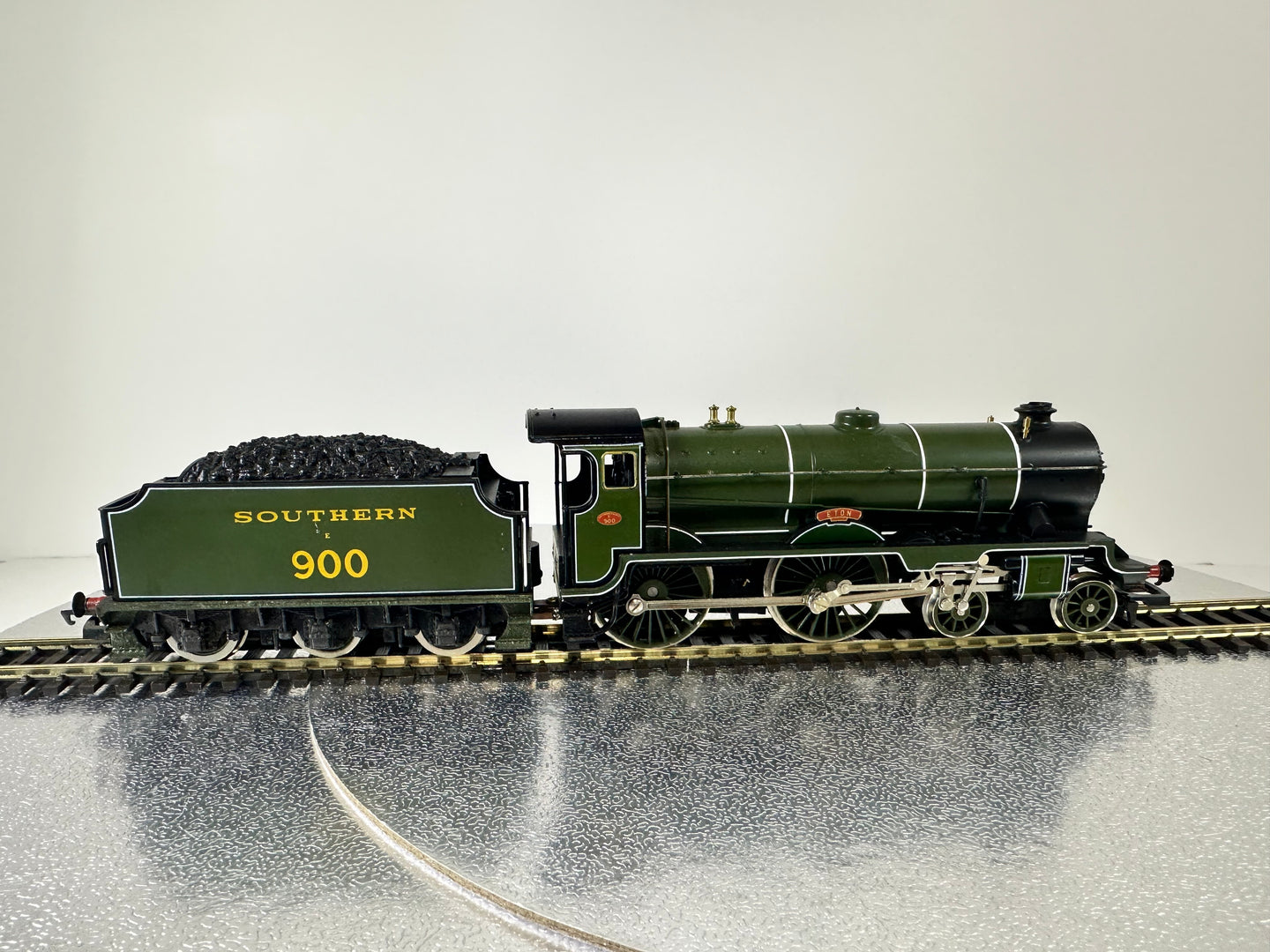 SHL2040 - Hornby - SR School Class 'Eton' (Steam) (OO)