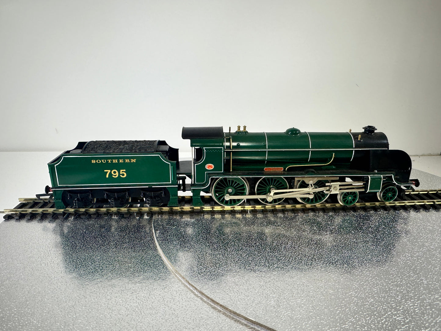 SHL2048 - Hornby 'Sir Dinadan' (Steam) (OO)