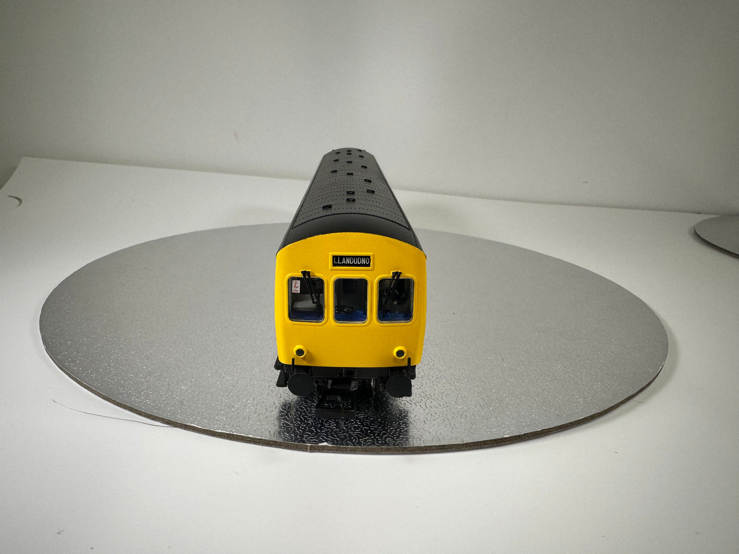 SHL2053 - 32-289 - Class 101 DMU BR Refurbished White & Blue (OO/HO)