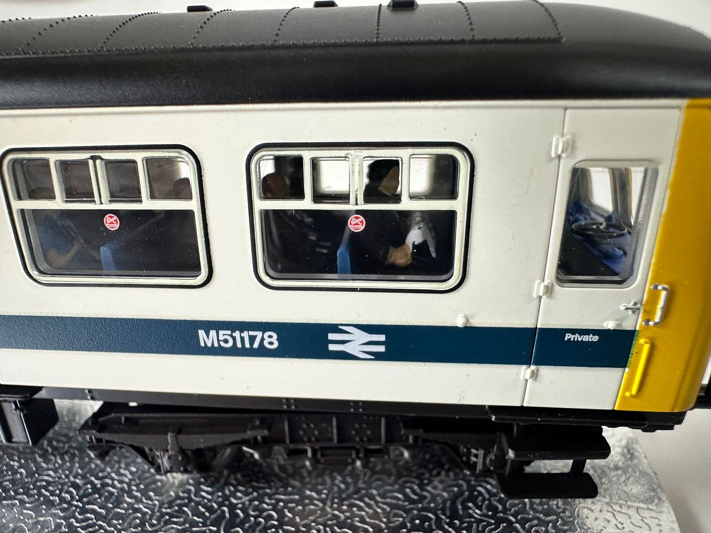 SHL2053 - 32-289 - Class 101 DMU BR Refurbished White & Blue (OO/HO)
