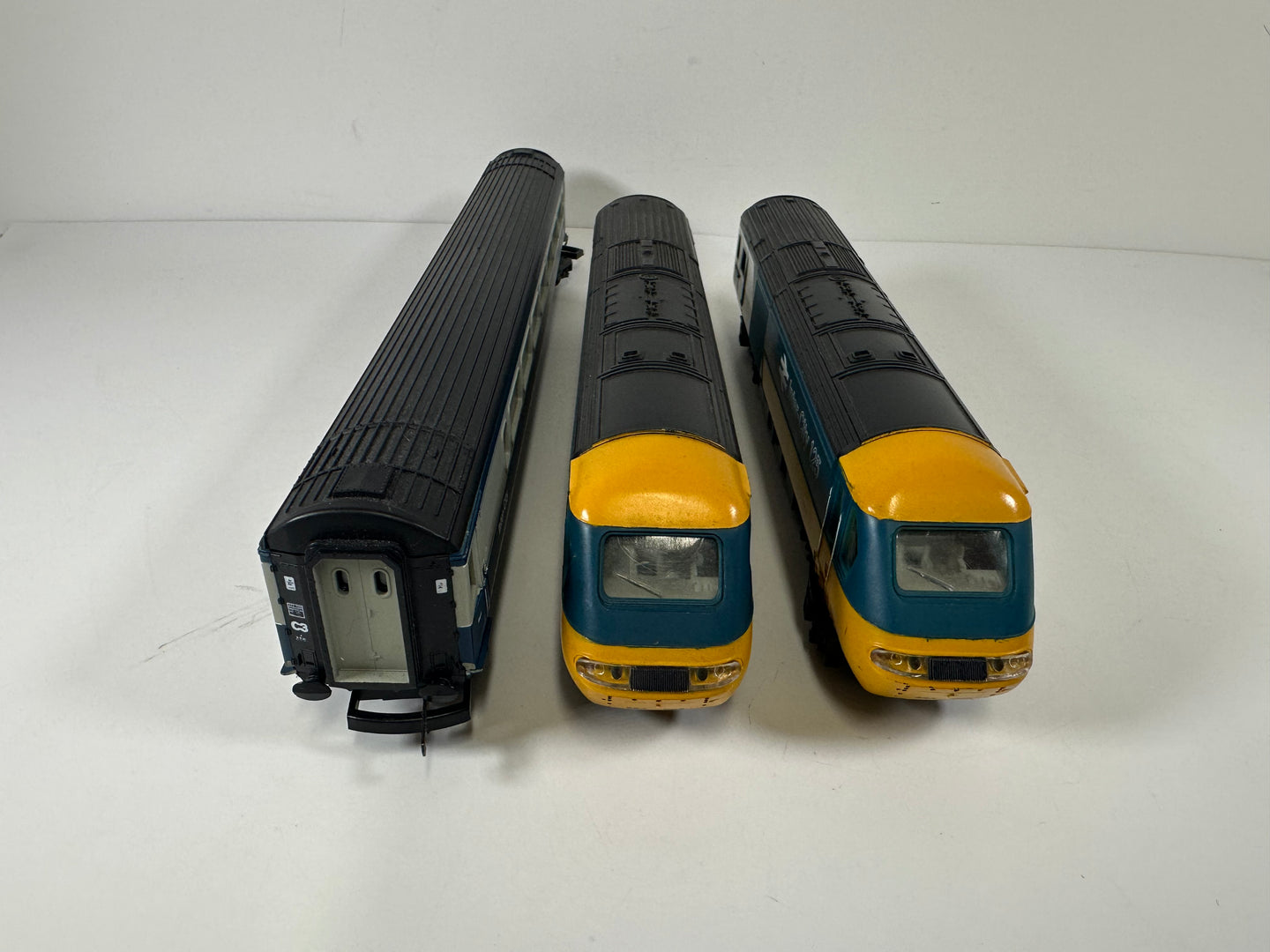 Hornby R332 Class 43 & Mk3 Coaches '43010' & '43011' (OO)