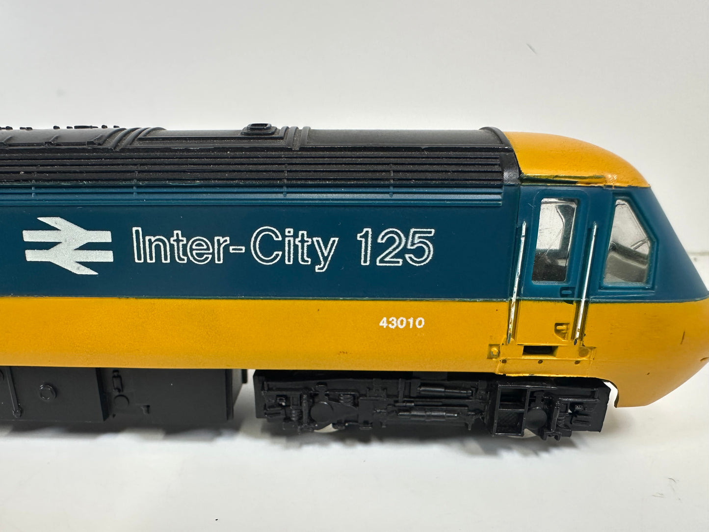 Hornby R332 Class 43 & Mk3 Coaches '43010' & '43011' (OO)