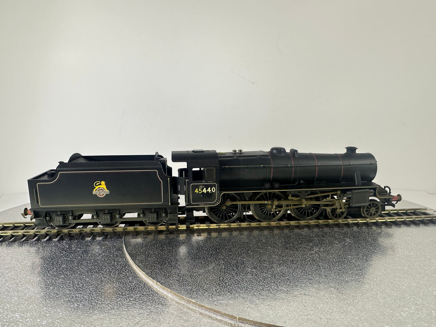 Hornby R2450 Class 5MT '45440' Steam Loco (Weathered) OO