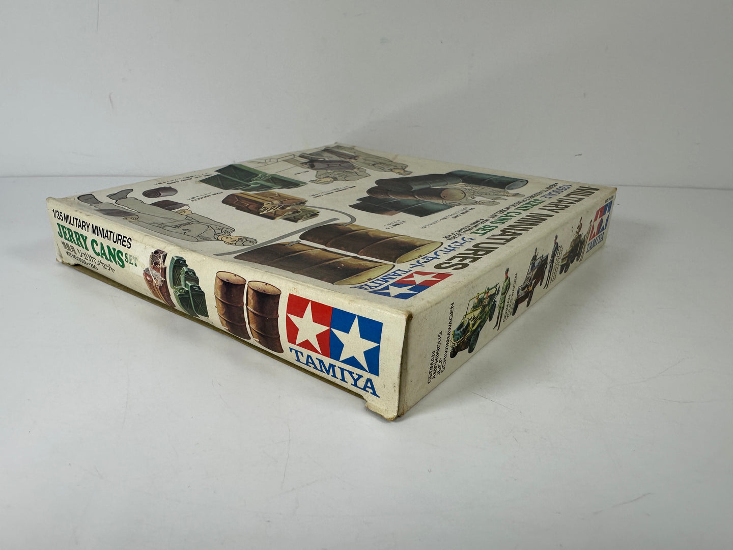 Tamiya 3526 Military Miniatures Jerry Cans Set, 1:35 Scale