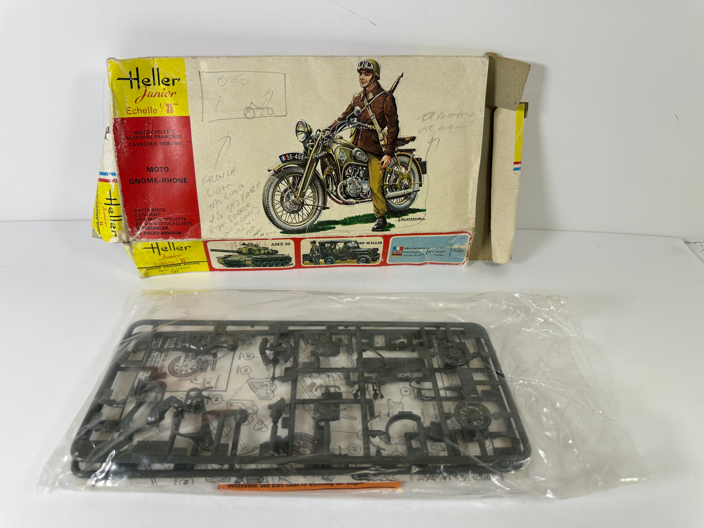 Heller 177 French Motorcycle, 1:35 Scale