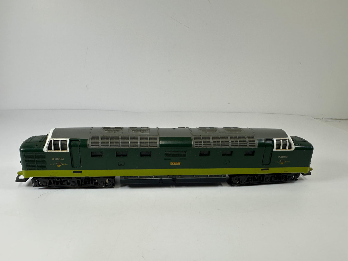 Non Runner 'D9003' Diesel Loco, (OO) #01
