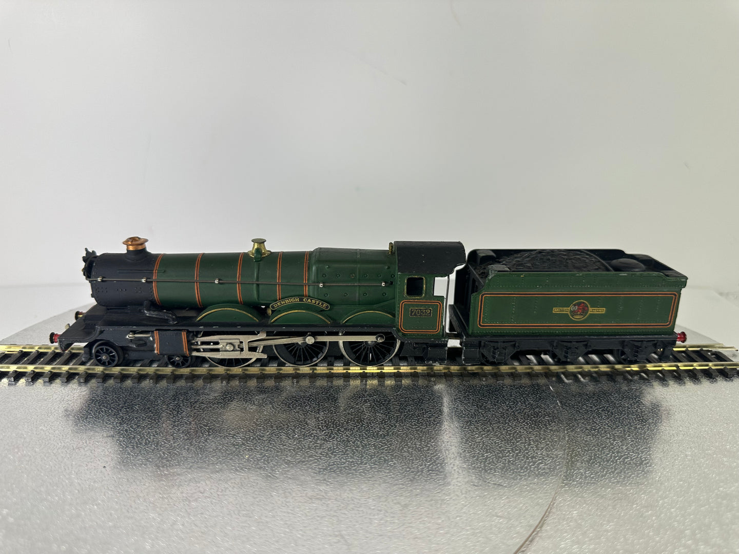 Hornby Dublo 2220 'Denbigh Castle' Locomotive & Tender '7032' Steam Loco (OO)