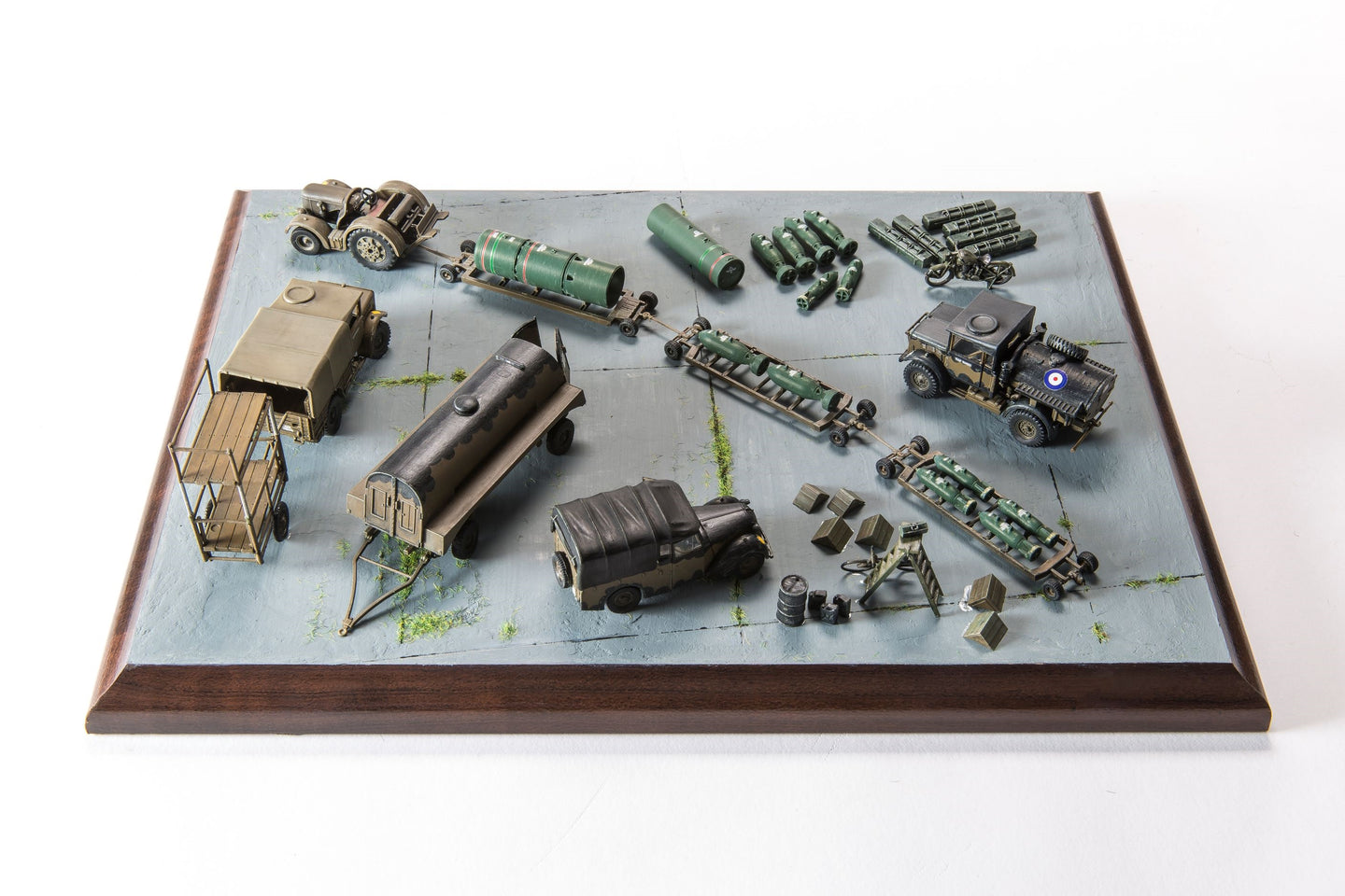 Airfix WWII RAF Bomber - Re-Supply Set 1:72 Scale, A05330