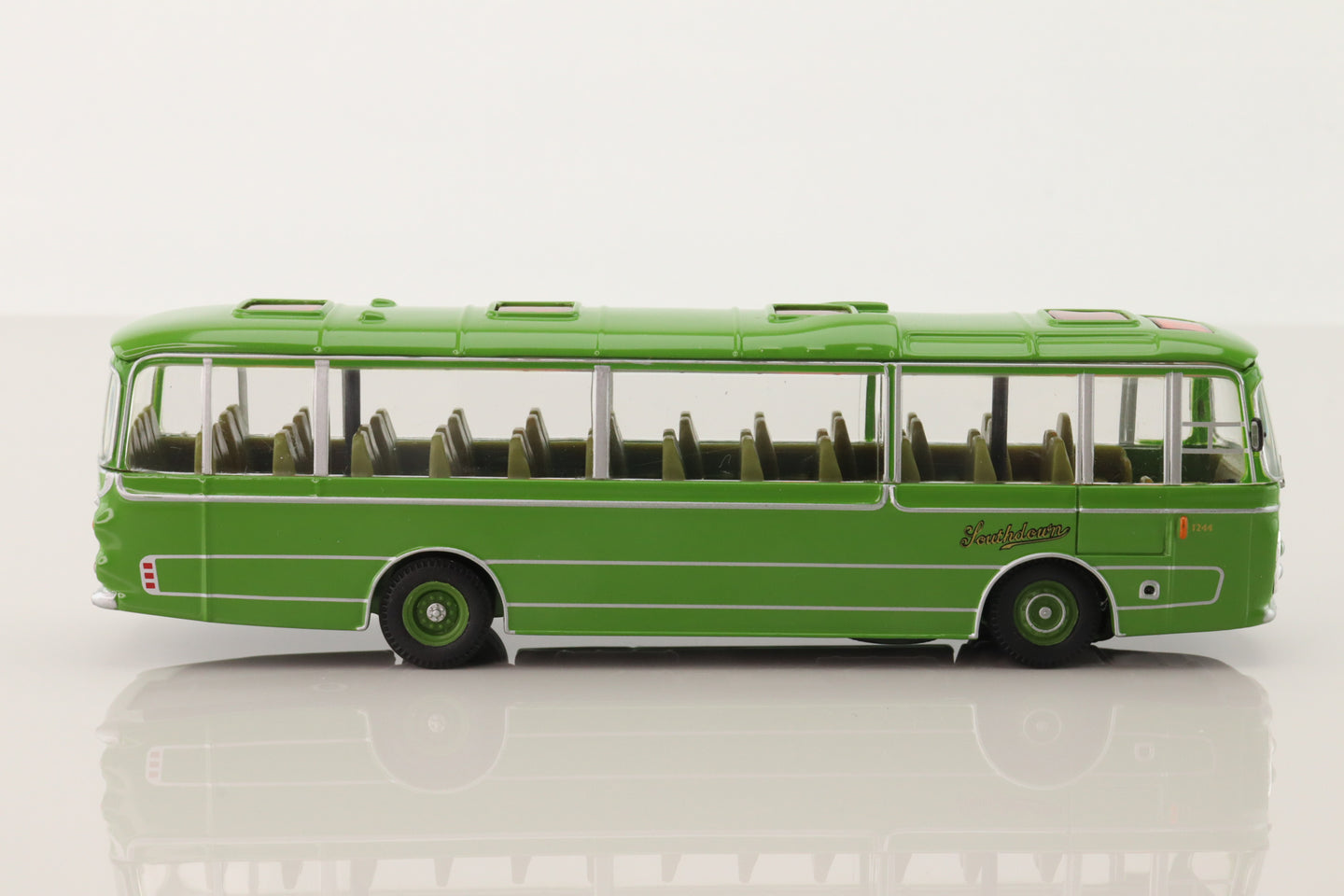 OM42408 - Leyland Leopard/Panorama I - Southdown Motor Services Ltd