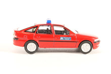 Load image into Gallery viewer, 76VV002 - Vauxhall Vectra &#39;Metropolitan Police&#39;
