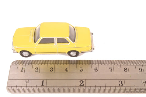 76BM02002 - BMW 2002 Golf Yellow