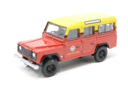 76DEF011 - Land Rover Defender Station Wagon London