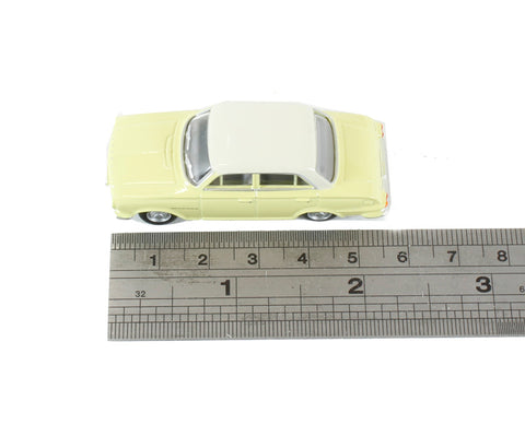 76FB005 - Vauxhall FB Victor Alaska White/Primrose