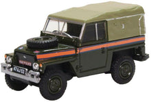 Load image into Gallery viewer, 76LRL007 - Land Rover Lightweight Canvas &#39;RAF Police&#39;
