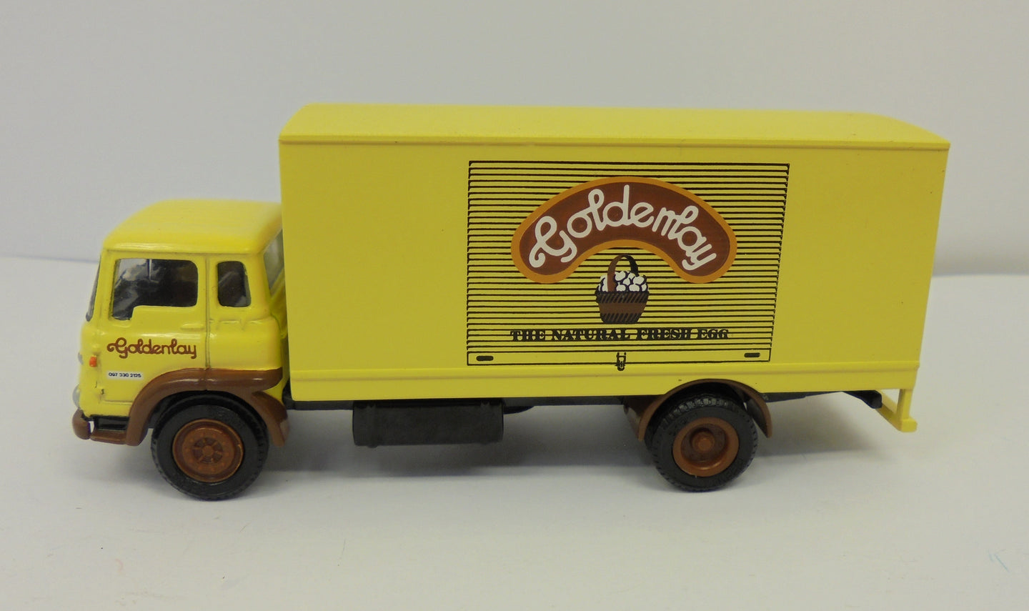 22904 Bedford TK Rigid Box Van "Goldenlay"