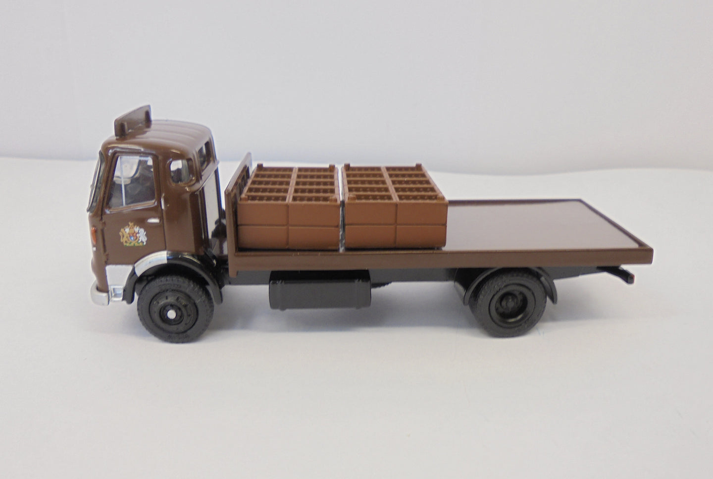 34802 AEC Mk.V Mandator Flatbed "Whitbread"