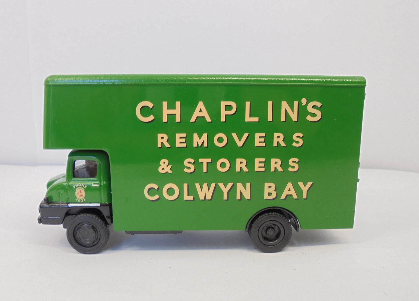 36101 Ford Thames Trader Luton Boxvan "Chaplin's Removers"