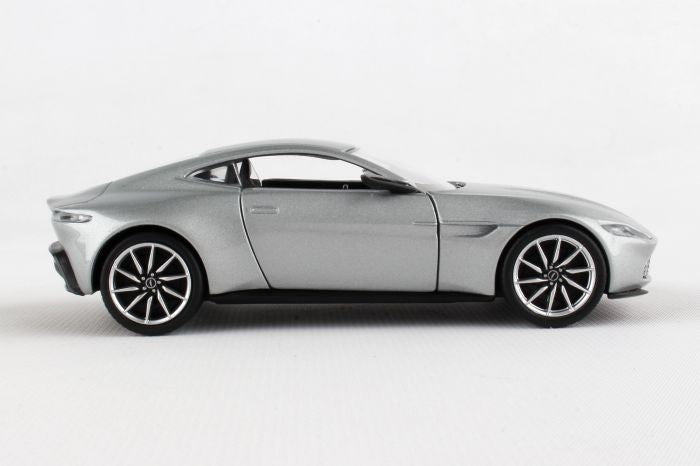 CC08001 - Aston Martin DB10, 007